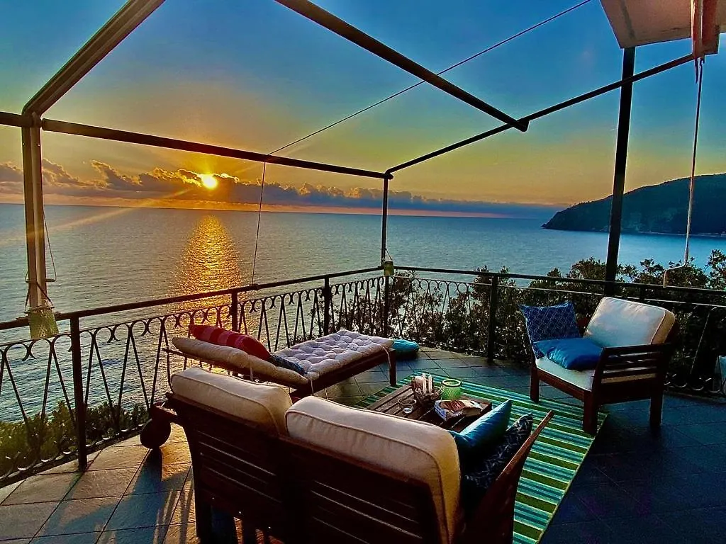 Holiday home Il Nido Sul Mare Con Accesso Diretto Alla Spiaggia Moneglia Italy